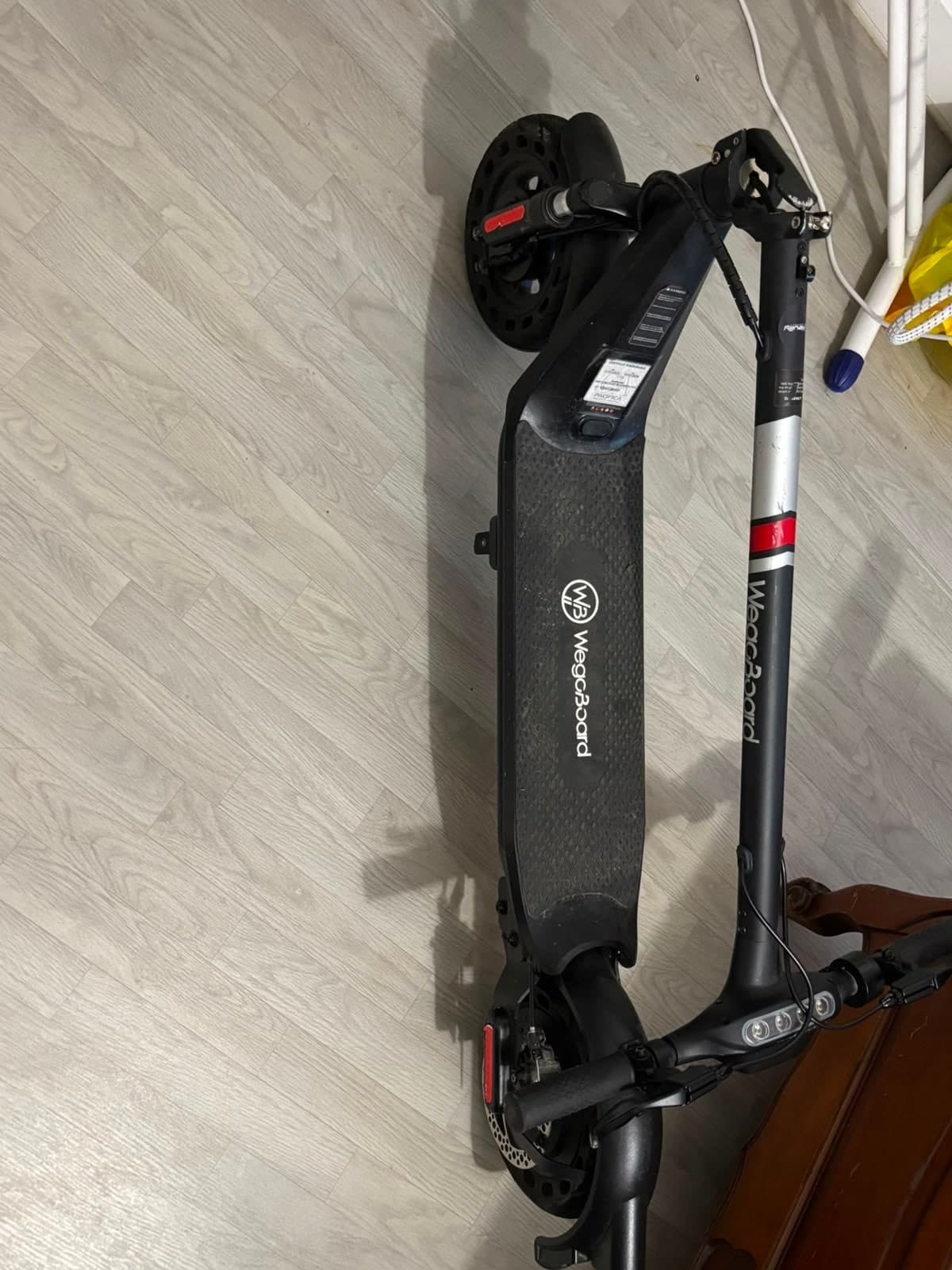 une trottinette électrique à un prix abordable de très bonne qualité à rosny sous bois — 130 €