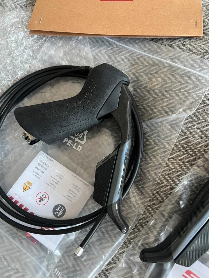 Manettes SRAM Rival AXS E1 à Bressuire — 230 €